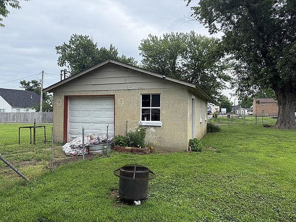5th image of 307 Lucas Ave