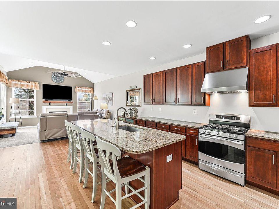1st image of 237 Deepdale Dr