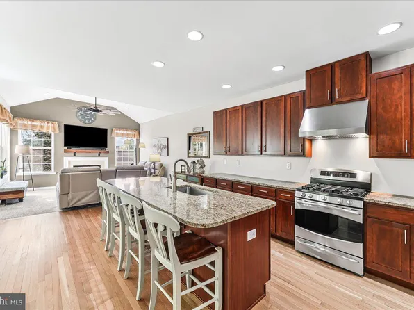 237 Deepdale Dr, Kennett Square, PA 19348