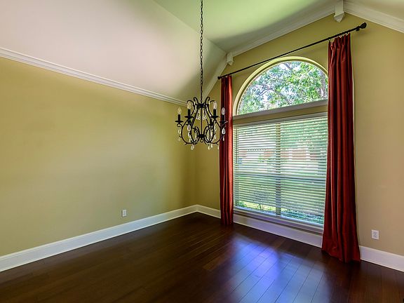 5th image of 409 Rosebrook Cir
