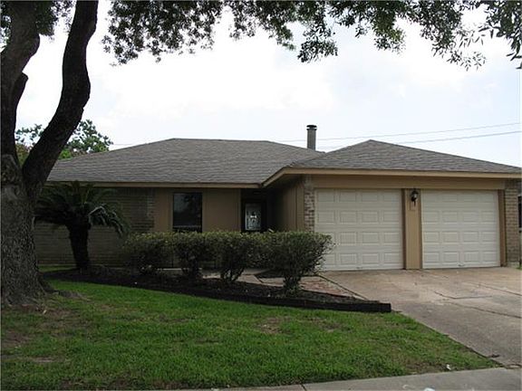 2nd image of 1401 Canyon Springs Dr