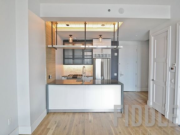 4th image of 4441 Purves St APT 1109