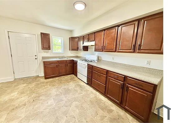 5th image of 1717 Lorman St