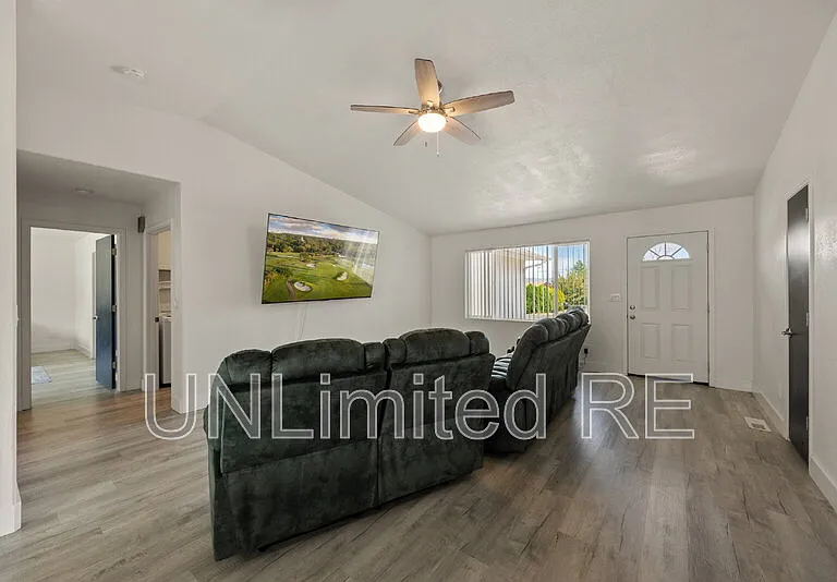 3486 N Christine Dr — Photo 3