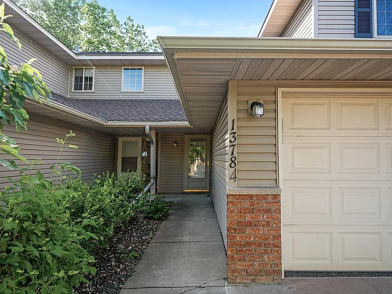 13784 Rose Dr — Photo 2