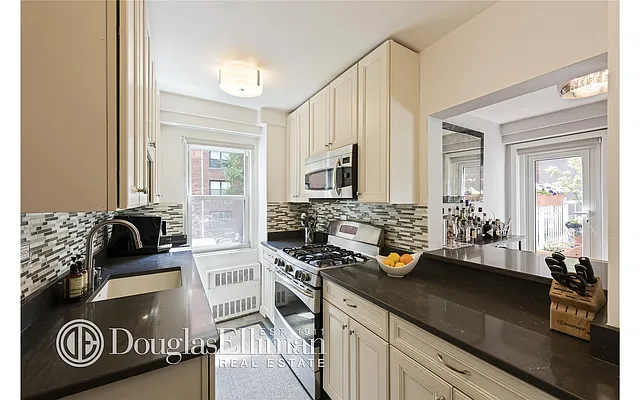 Sold by Douglas Elliman | media 15