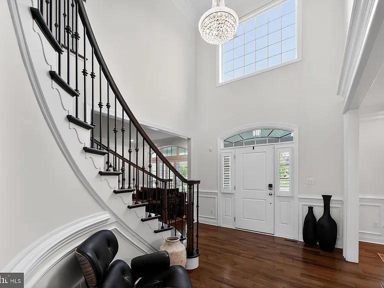 1036 Matthew Way — Photo 3