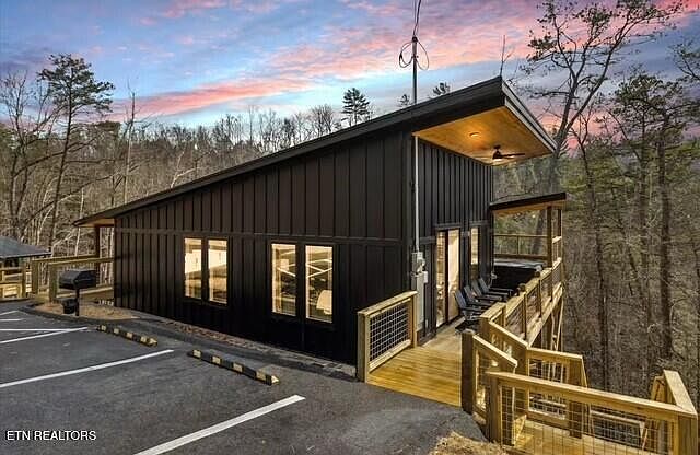 1st image of Round Top Way