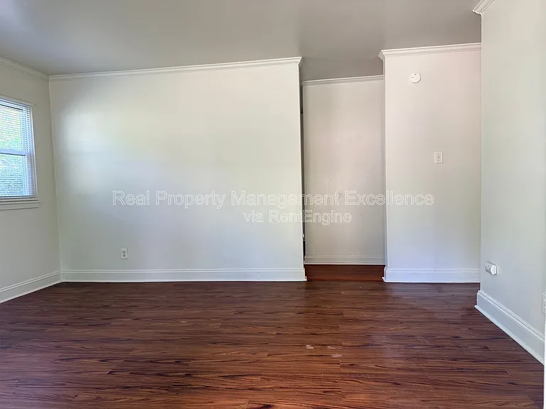 419 Walton St — Photo 2