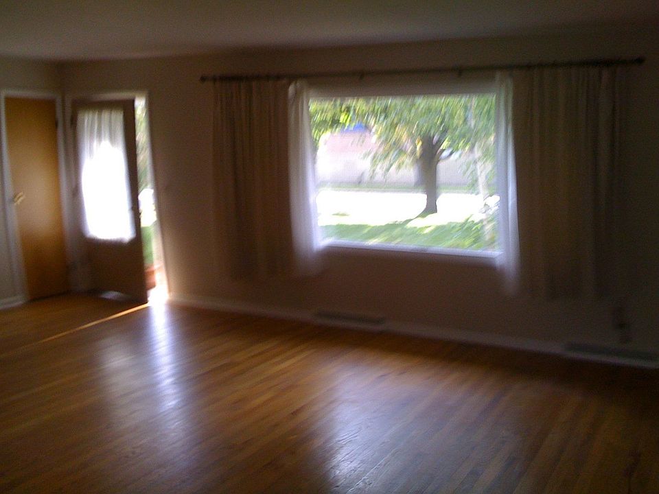 2nd image of 435 Harold St