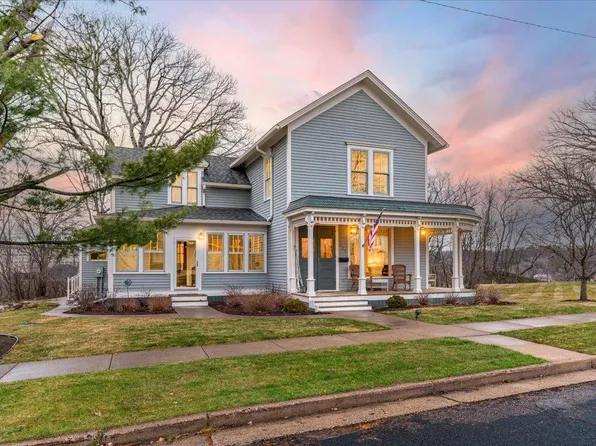 227 Pine St, Hudson, WI 54016