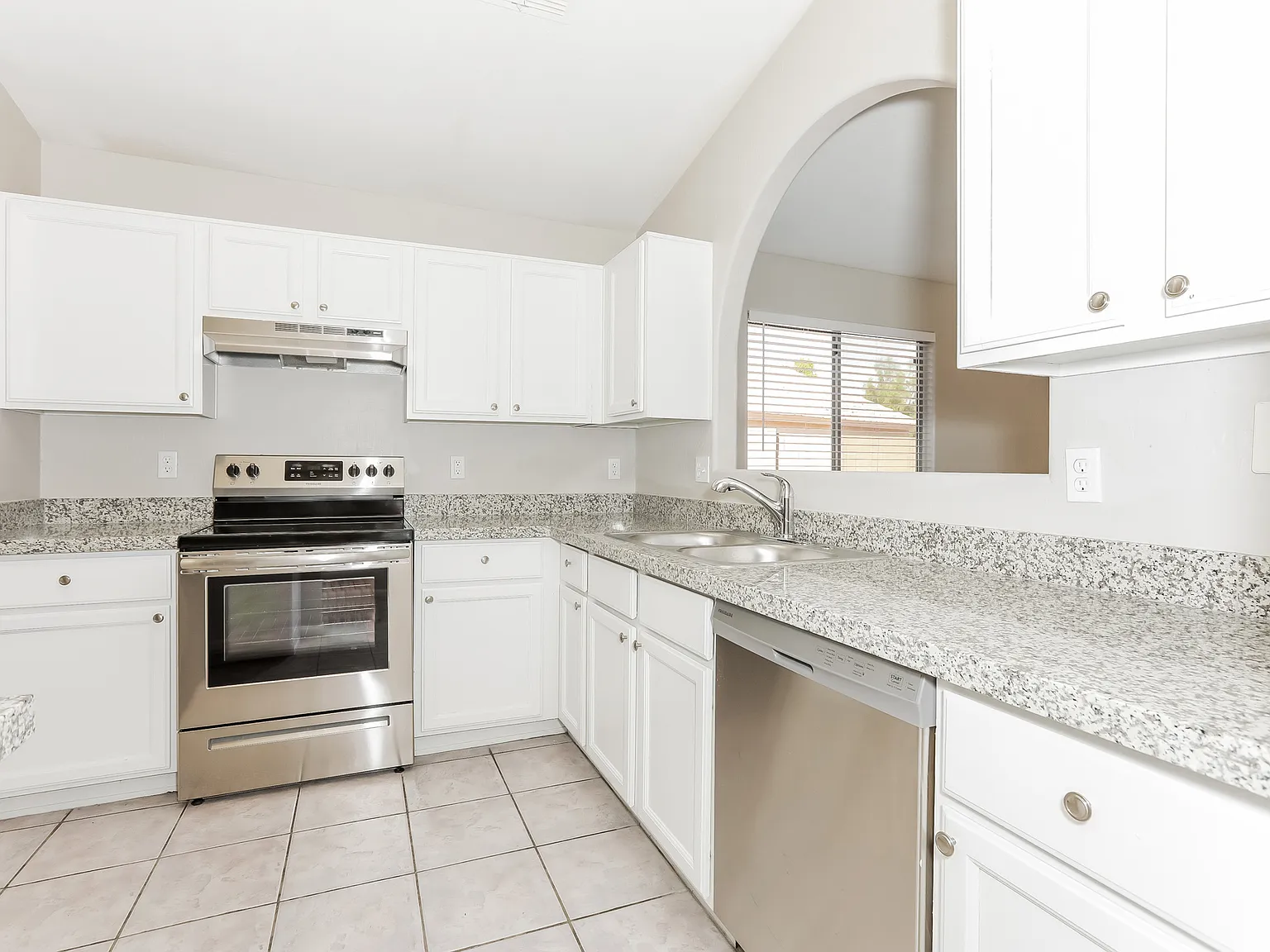 3 bed, 1562 sqft, $2,345 — Photo 3