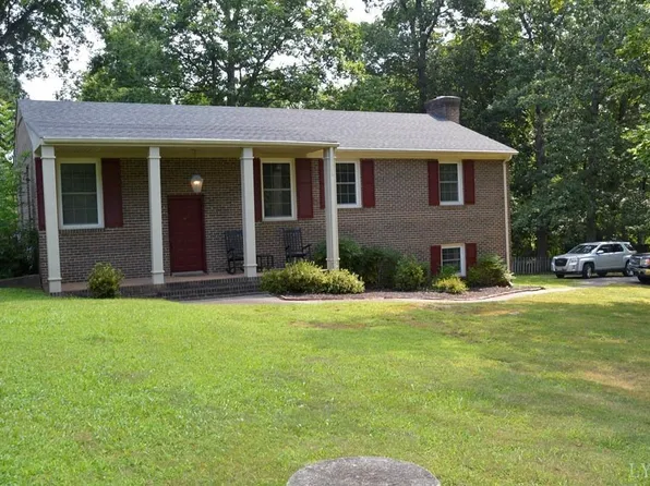 205 Woodland Pl, Farmville, VA 23901