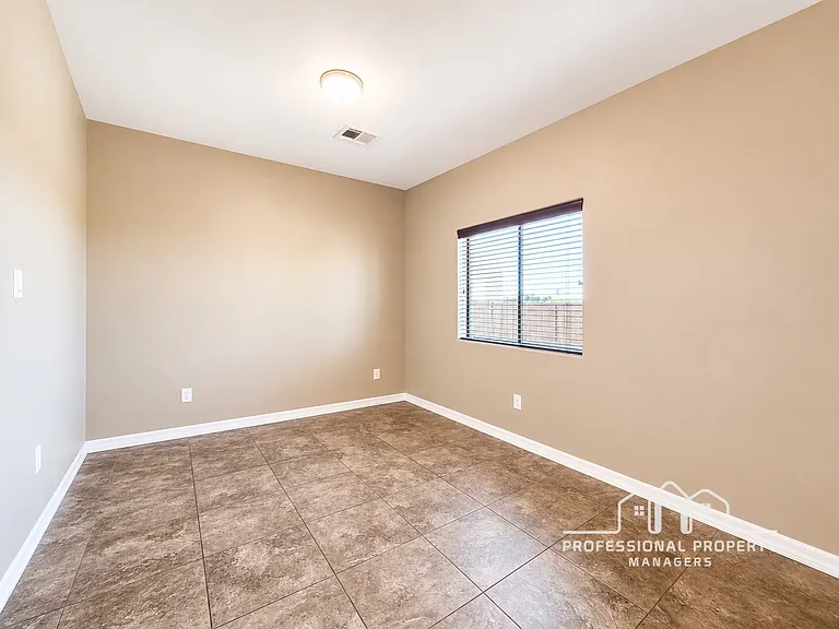 2845 W 31st Ln — Photo 9