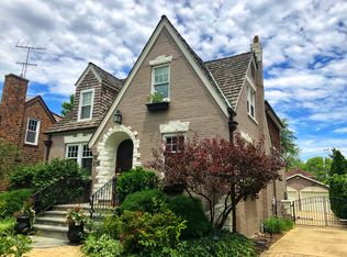 576 Selborne Rd, Riverside, IL 60546