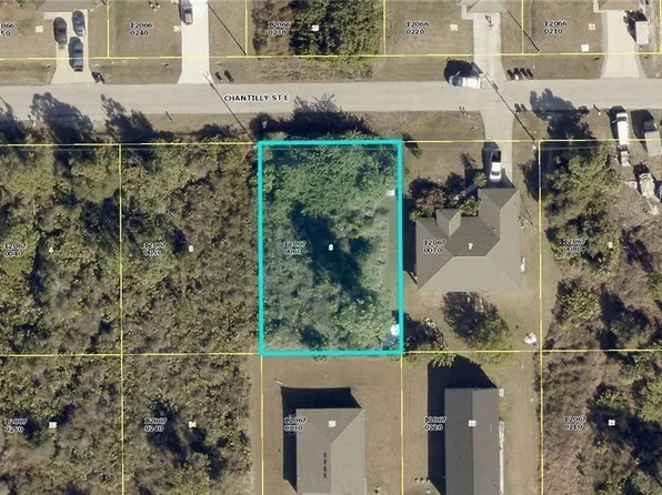 858 Chantilly St E, Lehigh Acres, FL 33974