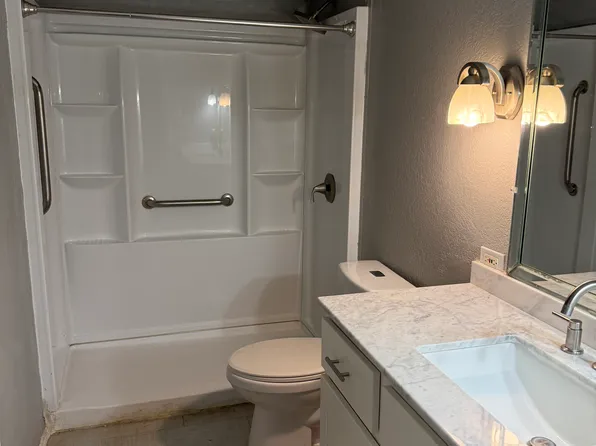 1401 Forest Edge Dr, Arlington, TX