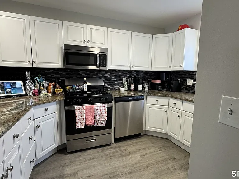 3409 Whitney Ave #6 — Photo 4
