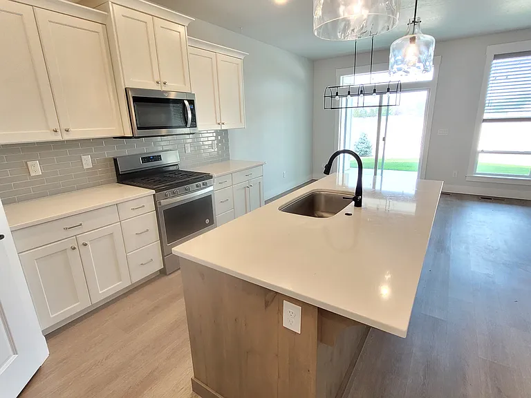 1768 W Crosswind St — Photo 12