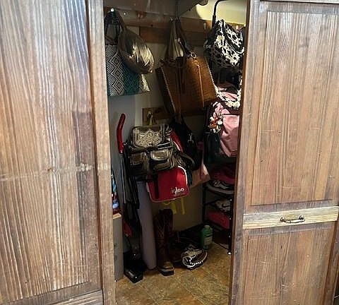 4th image of 809 Poplar St