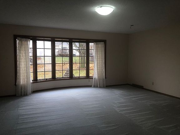 2nd image of 1010 W Fairview Dr