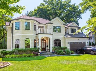 76 Milburn Ln, Roslyn Heights, NY 11577