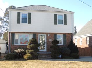 461 Emory Rd, Mineola, NY 11501