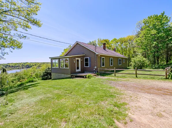 28 Spring Street, Bowdoinham, ME 04008