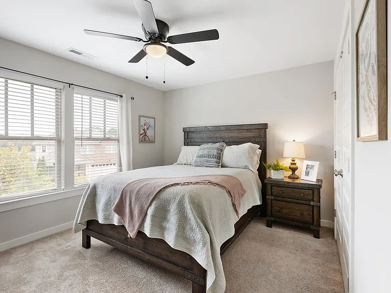 3334 Vinemont Dr — Photo 29