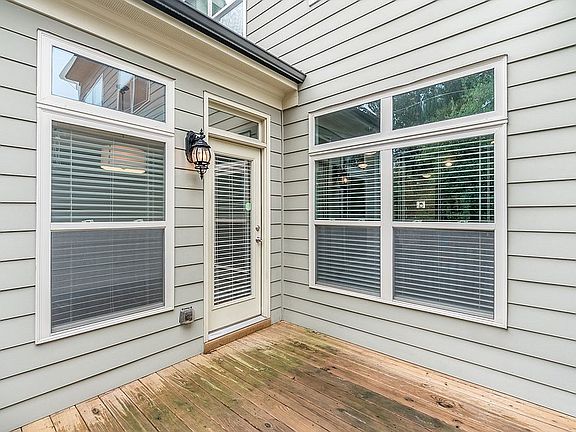 5th image of 1258 La Vista Cir NE