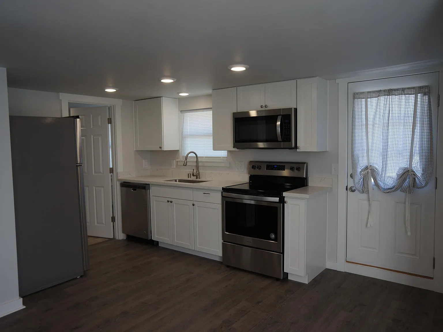 1 bed, 720 sqft, $1,595 — Photo 3