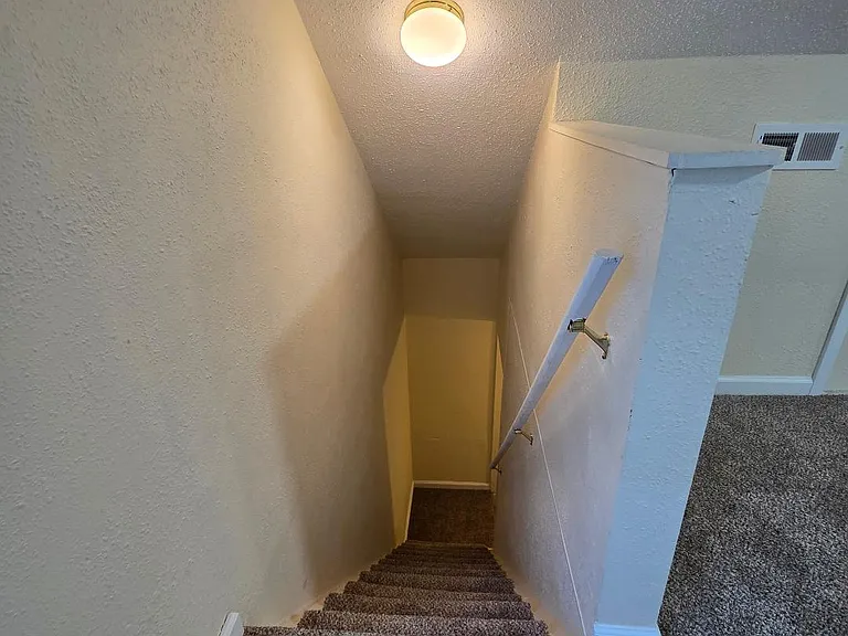 207 W B St — Photo 15