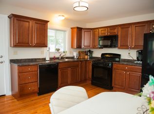 6 University Pl, Enfield, CT 06082