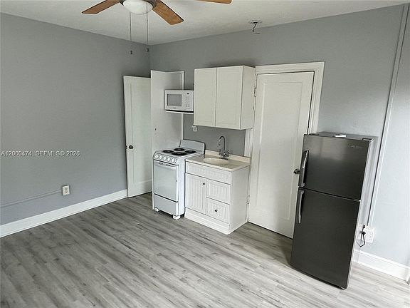 4th image of 1108 NE 3rd St #C