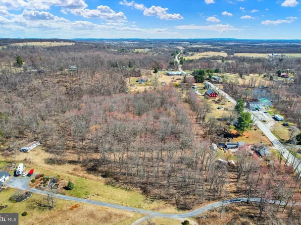 35 Henry Ln, Gettysburg, PA 17325