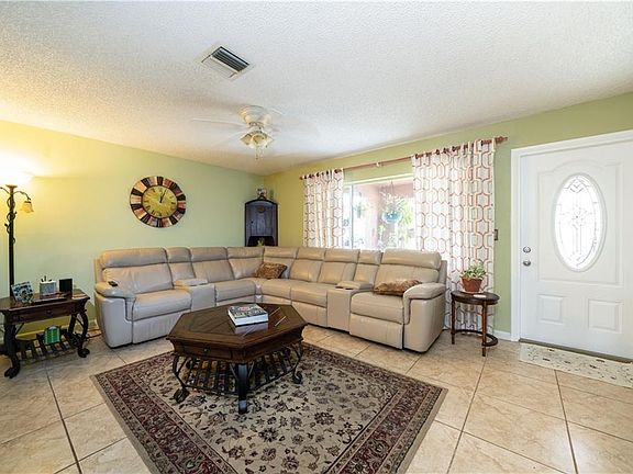 3rd image of 241 SE Tressler Dr