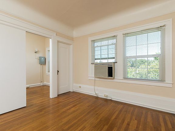 4th image of 826 17th St #14