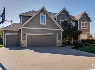 911 Robinson Ct, Lawrence, KS 66049