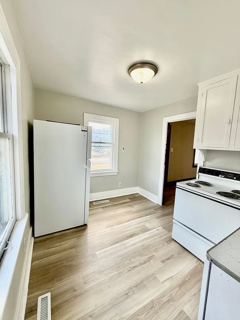 Cozy updated 2 Bedroom Single family home. — Photo 3