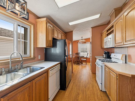 5th image of 23000 S Balmoral Dr