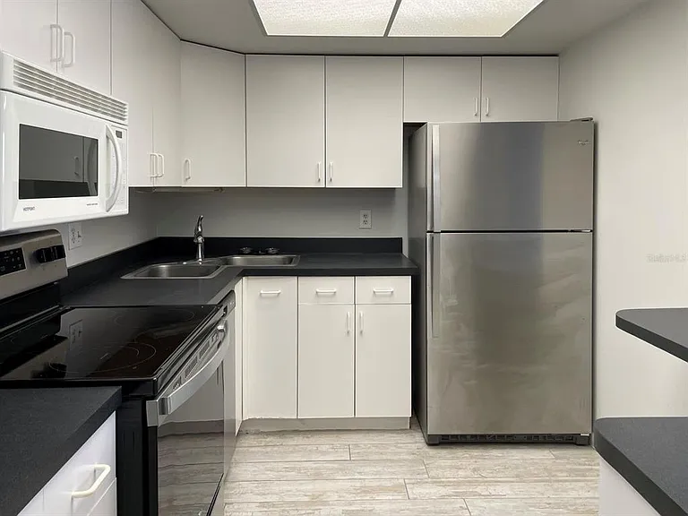 4900 Brittany Dr S #509 — Photo 3
