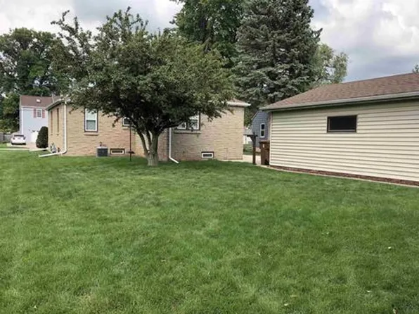 825 Jefferson St, Menasha, WI 54952