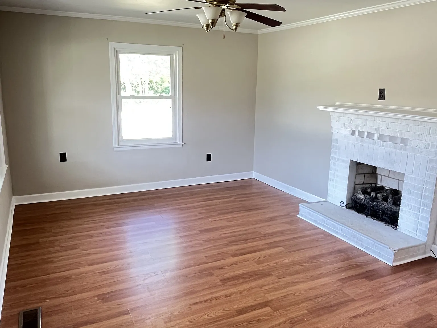 4405 Main Street - 1 — Photo 2