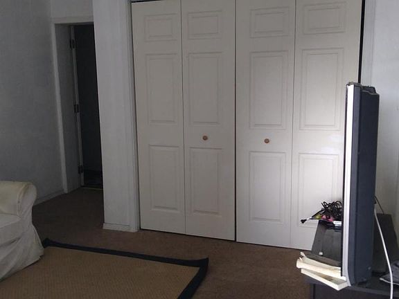 3rd image of 619 E Rose St