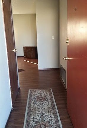 2nd image of 907 E Krayler Ave