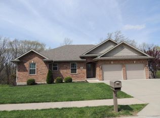 821 Oregon Trl, Boonville, MO 65233