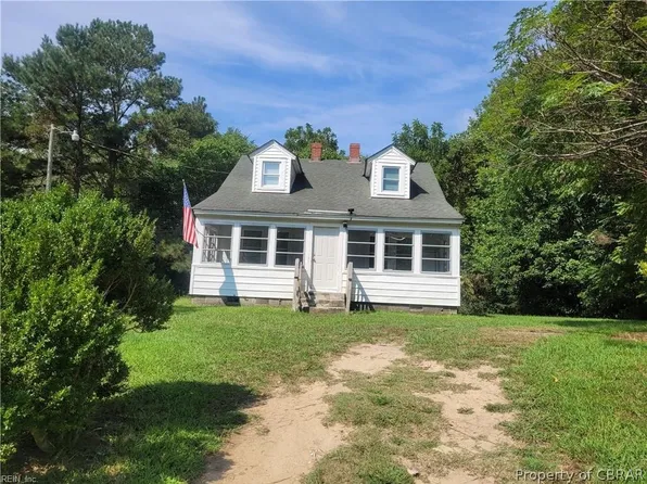 863 Urbanna Rd, Saluda, VA 23149