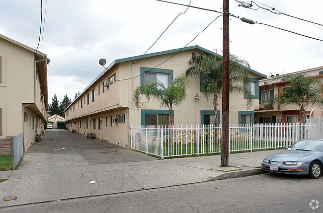 1st image of 14618 Wyandotte St APT 4