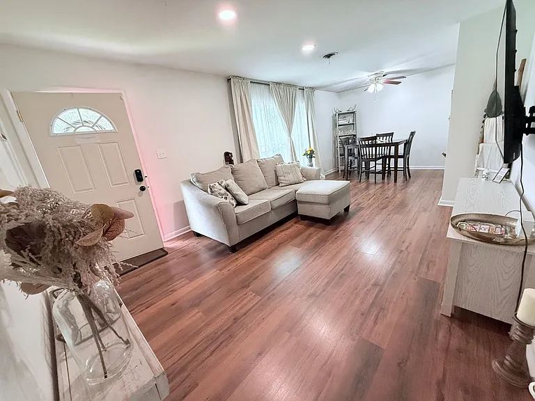 924 Stoneykirk Dr — Photo 4