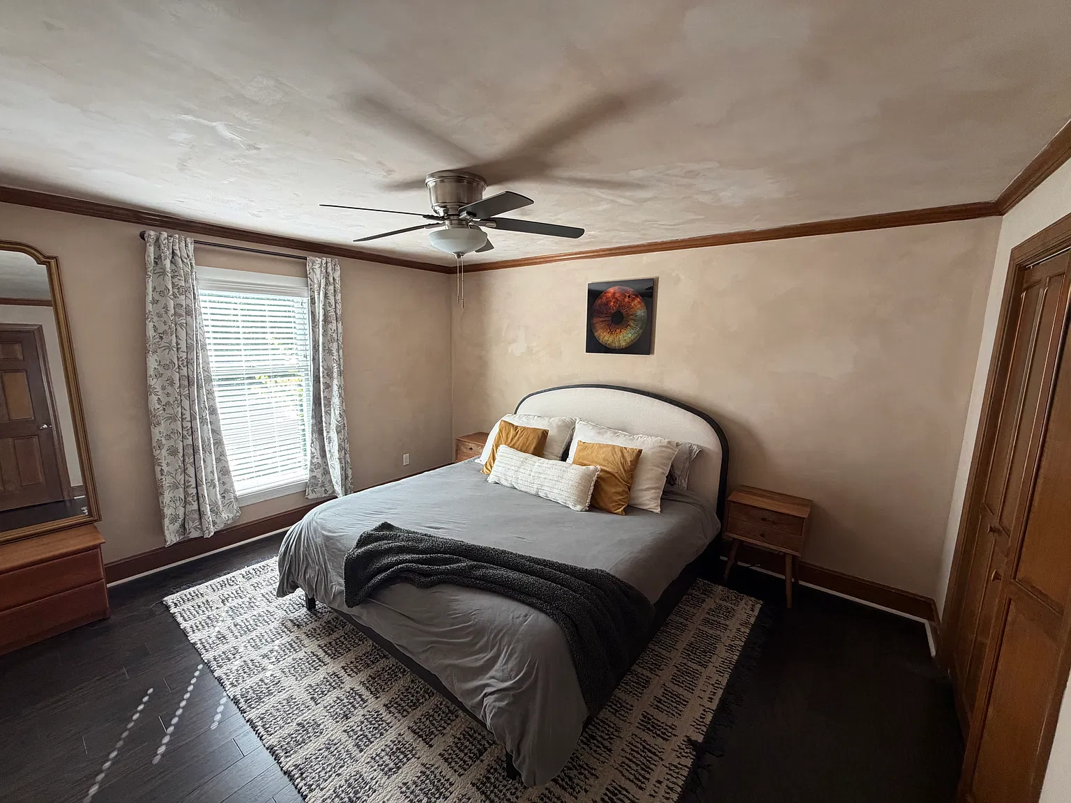 3 bed, 1273 sqft, $2,400 — Photo 4